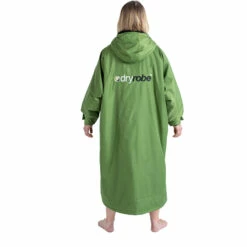 Advance Long Sleeve Change Robe 8 Advance Long Sleeve Change Robe -Surf Sales Shop 202120Dryrobe20Advance20Long20Sleeve20Premium20Outdoor20Change20Robe202020Poncho20DR10420 20Forest20Green2020Black20worn20back.2000x2000