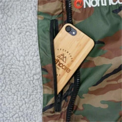 Northcore Beach Basha Sport Long Sleeve Changing Robe / Poncho -Surf Sales Shop 29245 202320Northcore20Beach20Basha20Sport20Long20Sleeve20Changing20Robe20Poncho20NOCO24N20 20Camo2010.2000x2000