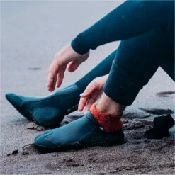 Mystic Supreme 5mm Split Toe Boots -Surf Sales Shop 31736 202220Mystic20Supreme205mm20Split20Toe20Boots2020003320 20Black20Lifestyle201.2000x2000