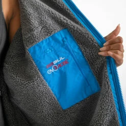 Gul Evorobe Changing Robe 15 Gul Evorobe Changing Robe -Surf Sales Shop 32266 202220GUL20Evorobe20Hooded20Waterproof20Changing20Robe20AC0128 B620 20Blue2020Grey20inside.2000x2000