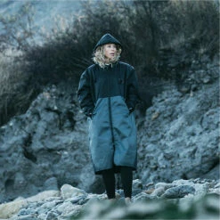 Mystic Deluxe Poncho / Changing Robe 19 Mystic Deluxe Poncho / Changing Robe -Surf Sales Shop 35201 202320Mystic20Deluxe20Explore20Poncho20Changing20Robe2021009320 20Sea20Salt20Green20a8.2000x2000