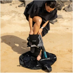 ORCA Swim Changing Mat -Surf Sales Shop 40849 202320Orca20Swim20Changing20Mat20MAZATT01t20 20Black20Lifestyle202.2000x2000