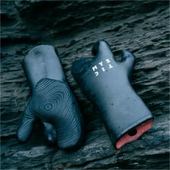 Mystic Supreme 5mm Lobster Gloves 15 Mystic Supreme 5mm Lobster Gloves -Surf Sales Shop 42054 202220Mystic20Supreme205mm20Lobster20Gloves2035015.23002520 20Black20Lifestyle201.2000x2000