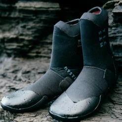 Mystic Supreme 7mm Split Toe Wetsuit Boot 9 Mystic Supreme 7mm Split Toe Wetsuit Boot -Surf Sales Shop 42058 202220Mystic20Supreme203mm20Split20Toe20Wetsuit20Boot2035015.230032 20Black20Lifestyle201.2000x2000