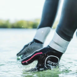 Zone3 Neoprene Heat-Tech Warmth Gloves 14 Zone3 Neoprene Heat-Tech Warmth Gloves -Surf Sales Shop 42473 202220Zone320Neoprene20Heat Tech20Warmth20Gloves20NA18UHTG101 20Black20 20Red20Lifestlye204.2000x2000