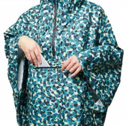 Unisex Rain Poncho -Surf Sales Shop 42999 202320Voited20Unisex20Rain20Poncho20V22UN01BLPOPAR20 20AN20TRacks20Close20Up201.2000x2000