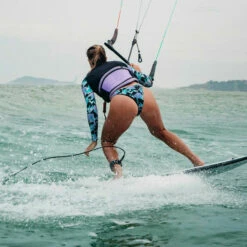 Mystic Womens Jayde Long Sleeve Rash Vest -Surf Sales Shop 43093 202320Mystic20Womens20Jayde20Long20Sleeve20Crop20Rash20Vest2035001.23015820 20Black20Lifestyle201.2000x2000