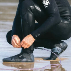 Session 5mm Round Toe Boots 11 Session 5mm Round Toe Boots -Surf Sales Shop 44224 202320C Skins20Mens20Session205mm20GBS20Round20Toe20Boots20C BOSE5RT20 20Black20Charcoal20Lifestyle201.2000x2000