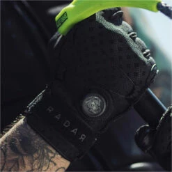 Radar Vapor-K Boa Inside-Out Wakeboarding Gloves -Surf Sales Shop 44359 202320Radar20Vapor K20Boa20Inside Out20Wakeboarding20Gloves20R23GL VA K20 20Black2020Shadow20Ariaprene20Lifestyle201.2000x2000