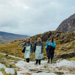 GILL Aqua Parker Change Robe 12 GILL Aqua Parker Change Robe -Surf Sales Shop 44820 5024 BLU44 LIFESTYLE 2 44860.2000x2000