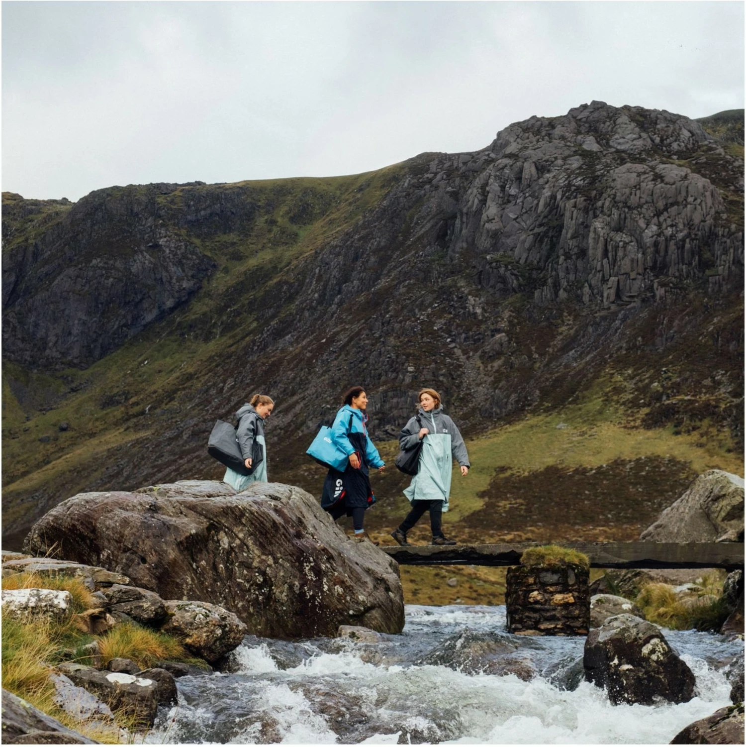 GILL Aqua Parker Change Robe 6 GILL Aqua Parker Change Robe - Image 4