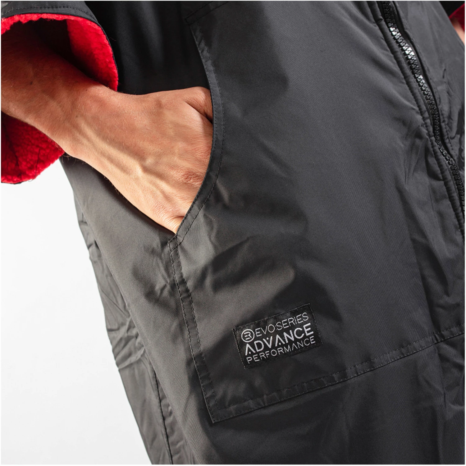 Gul Evorobe Hooded Changing Robe & Nava Performance 30L Duffel Bag Bundle 11 Gul Evorobe Hooded Changing Robe & Nava Performance 30L Duffel Bag Bundle - Image 9