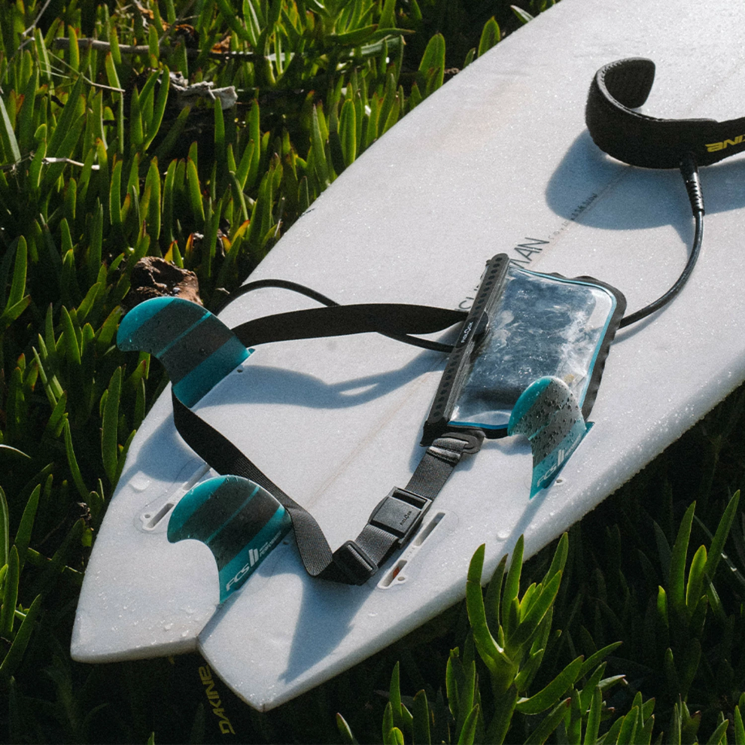 Fidlock Magnetic Sling Dry Bag 4 Fidlock Magnetic Sling Dry Bag - Image 2