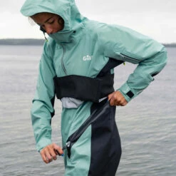 GILL Womens Verso Drysuit -Surf Sales Shop 45409 202320Gill20Womens20Verso20Drysuit204805W20 20Marine20Blue20Lifestyle2033.2000x2000