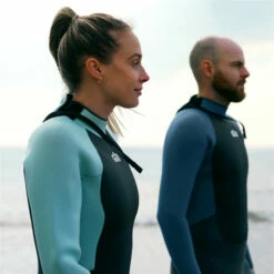 GILL Womens Pursuit 4/3mm GBS Back Zip Wetsuit -Surf Sales Shop 45410 202320Gill20Womens20Pursuit2043mm20GBS20Back20Zip20Wetsuit205029W20 20Eggshell20Black20Lifestyle205.2000x2000