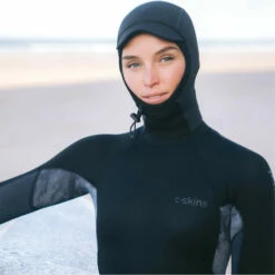 Legend 2.5mm Neoprene Surf Hood 8 Legend 2.5mm Neoprene Surf Hood -Surf Sales Shop 45708 202320C Skins20Legend202.5mm20Neoprene20Surf20Hood20C HOLE20 20Black20Lifestyle.2000x2000