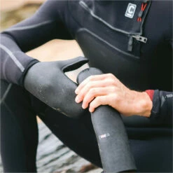 Wired+ 7mm Neoprene Wetsuit Mittens -Surf Sales Shop 45758 202320C Skins20Wired207mm20Neoprene20Wetsuit20Mittens20C GLWIP720 20Black20Lifestyle.2000x2000