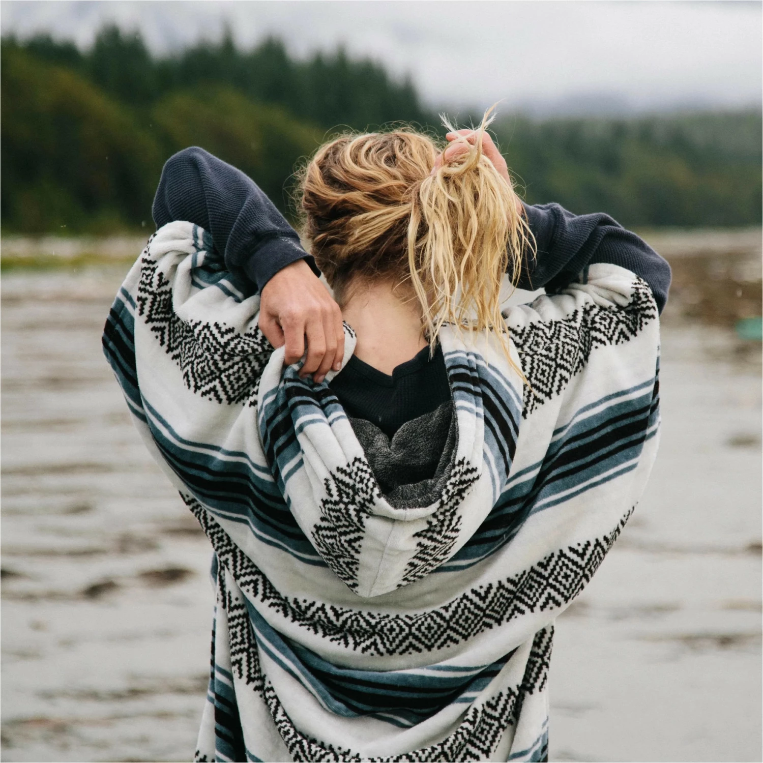 Slowtide Oso Hooded Towel Change Robe / Poncho 8 Slowtide Oso Hooded Towel Change Robe / Poncho - Image 6