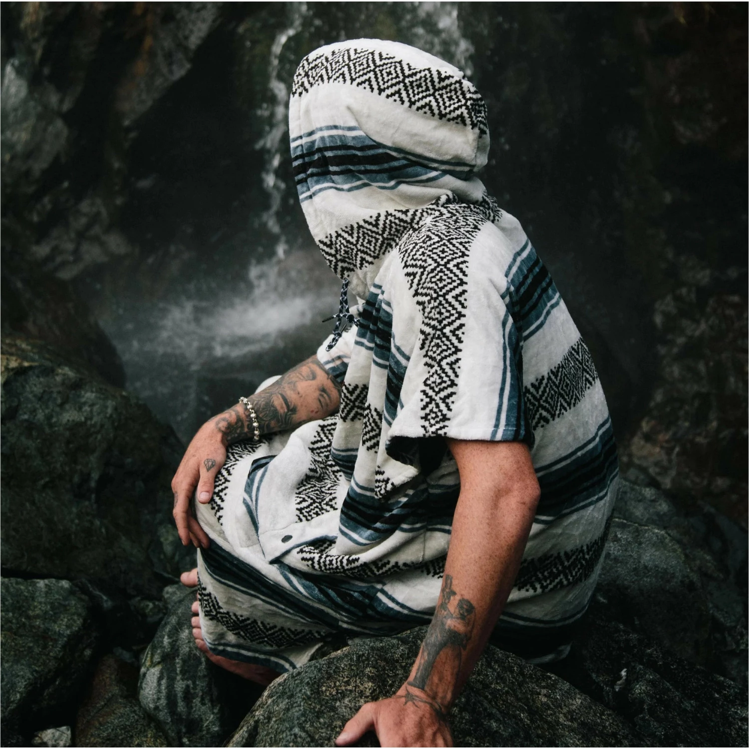 Slowtide Oso Hooded Towel Change Robe / Poncho 10 Slowtide Oso Hooded Towel Change Robe / Poncho - Image 8