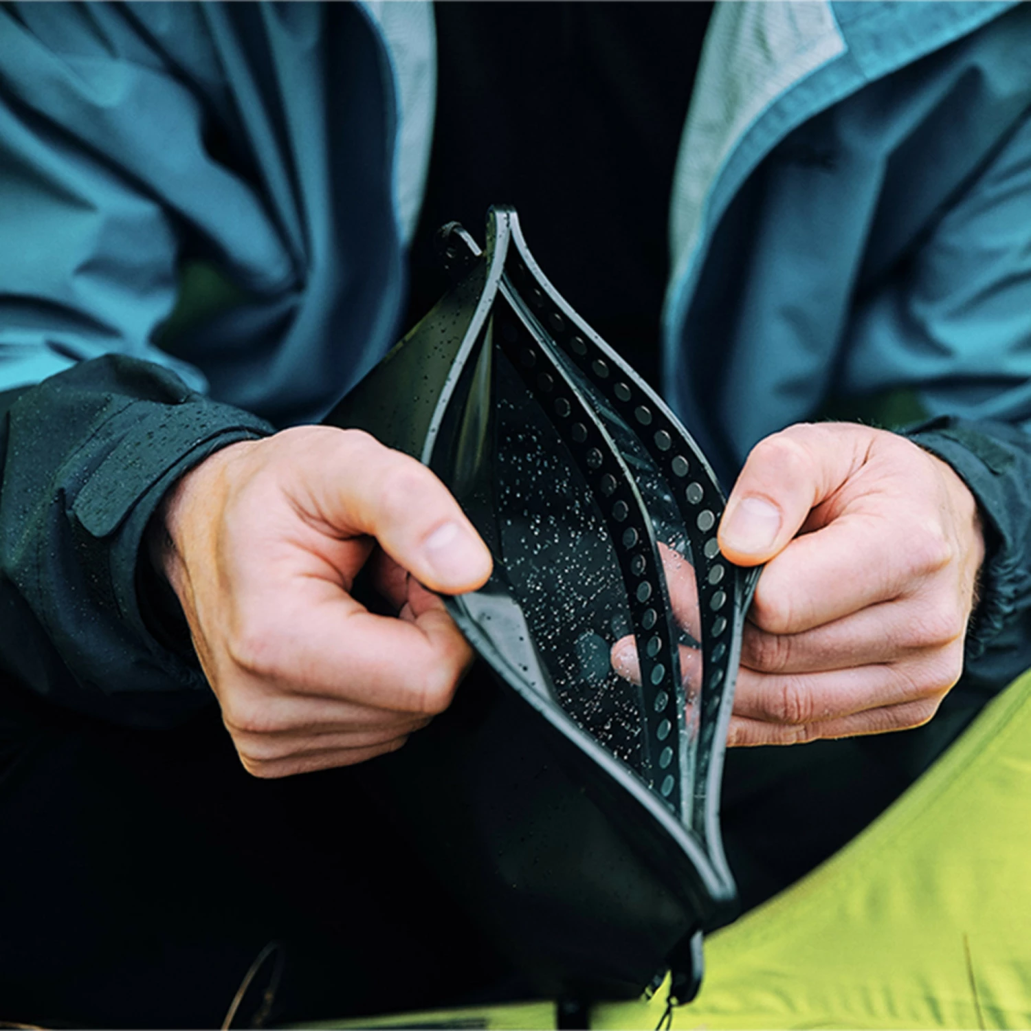 Fidlock Magnetic Mega Dry Bag 4 Fidlock Magnetic Mega Dry Bag - Image 2